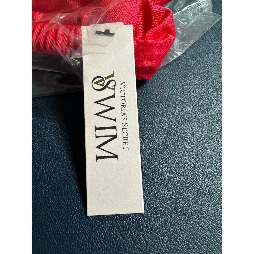 VICTORIA'S SECRET NWT Sz M Wild Strawberry Twist Bralette Bikini Swim Top - Picture 3 of 7